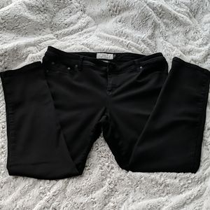 18R Curvy black denim skinny jean